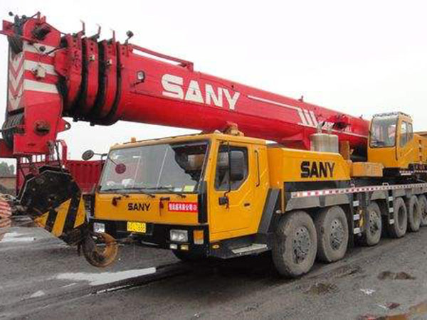 冬季隨車吊應(yīng)該怎樣保養(yǎng)和操作注意事項(xiàng)？